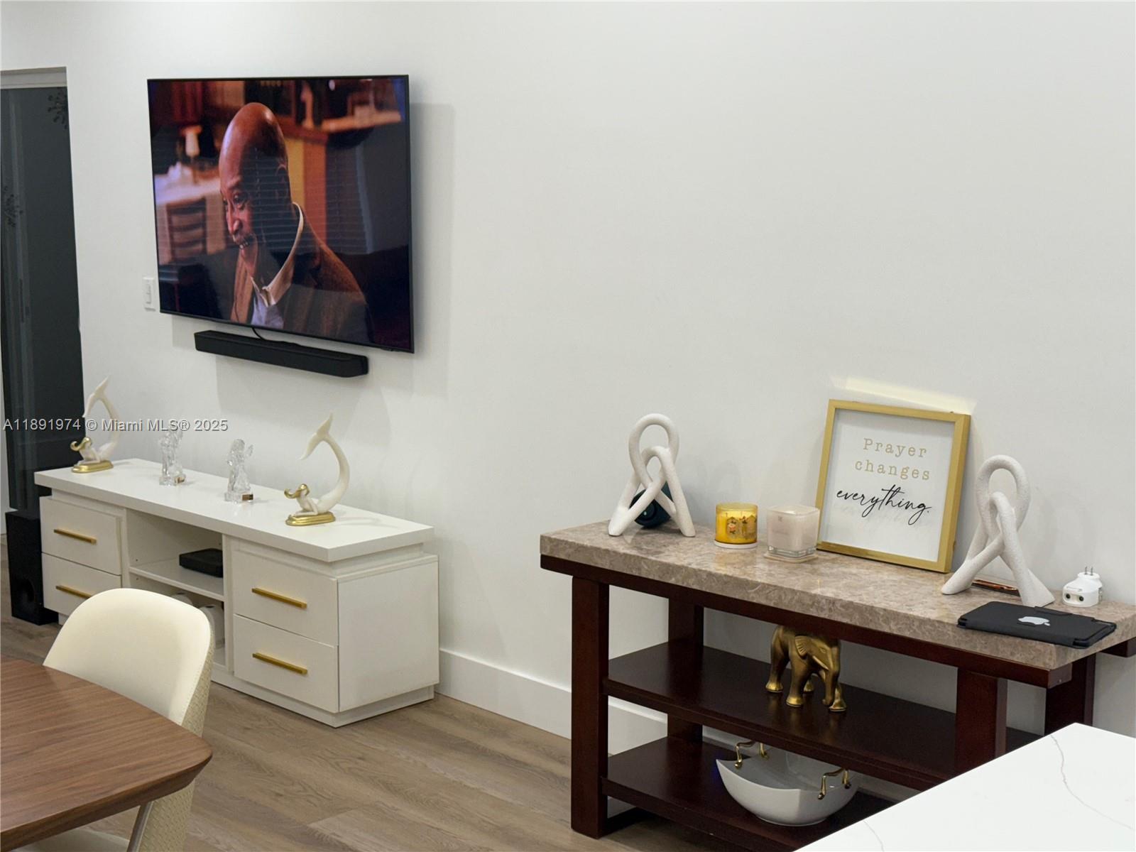 WHISPER WALK SEC C CONDO - Residential