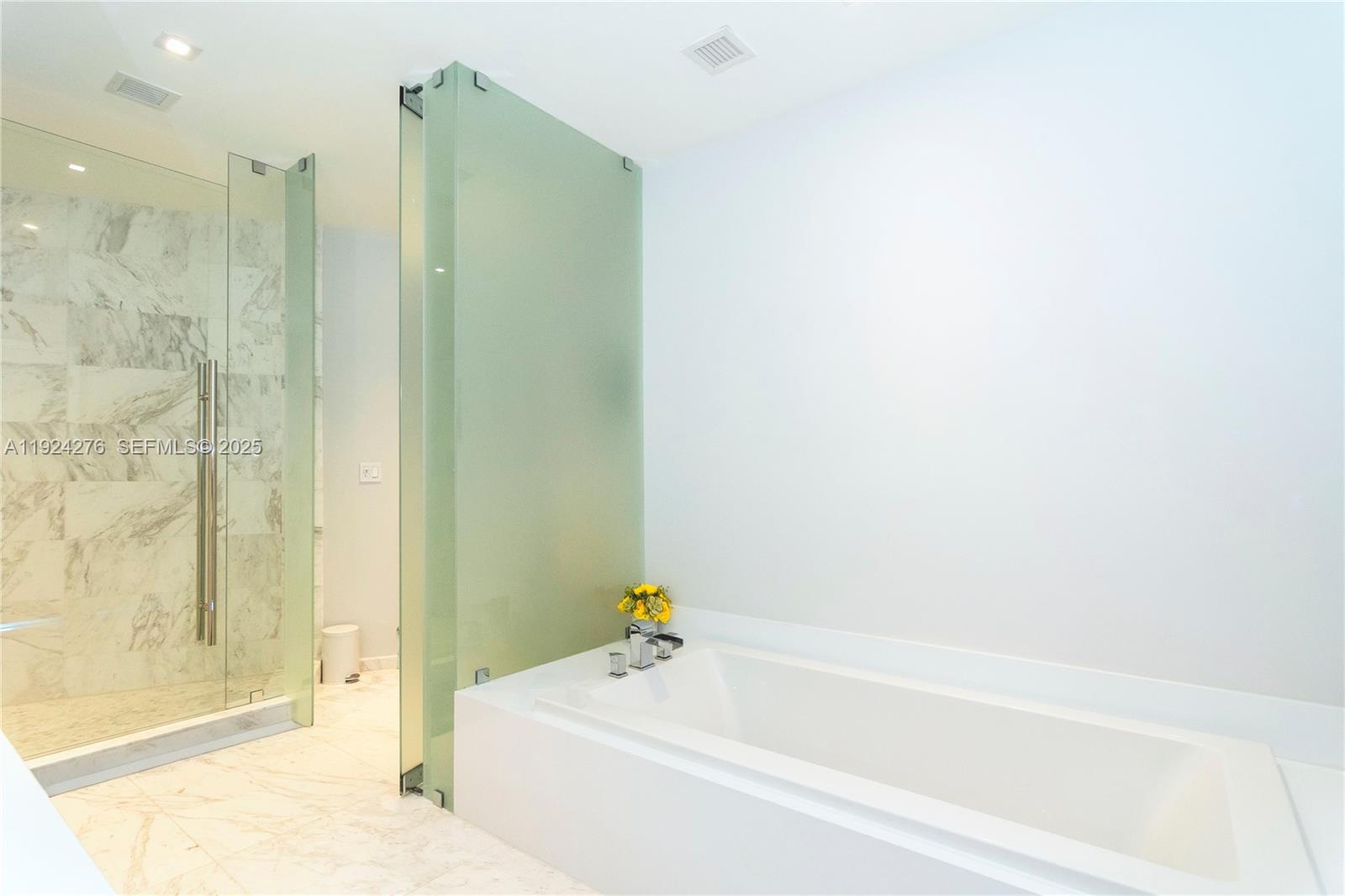 PARAMOUNT FT LAUDERDALE C - Residential Lease