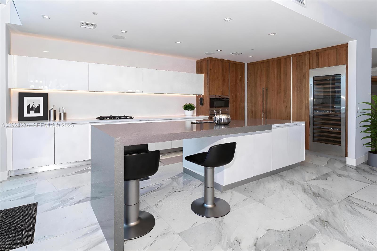 PARAMOUNT FT LAUDERDALE C - Residential Lease