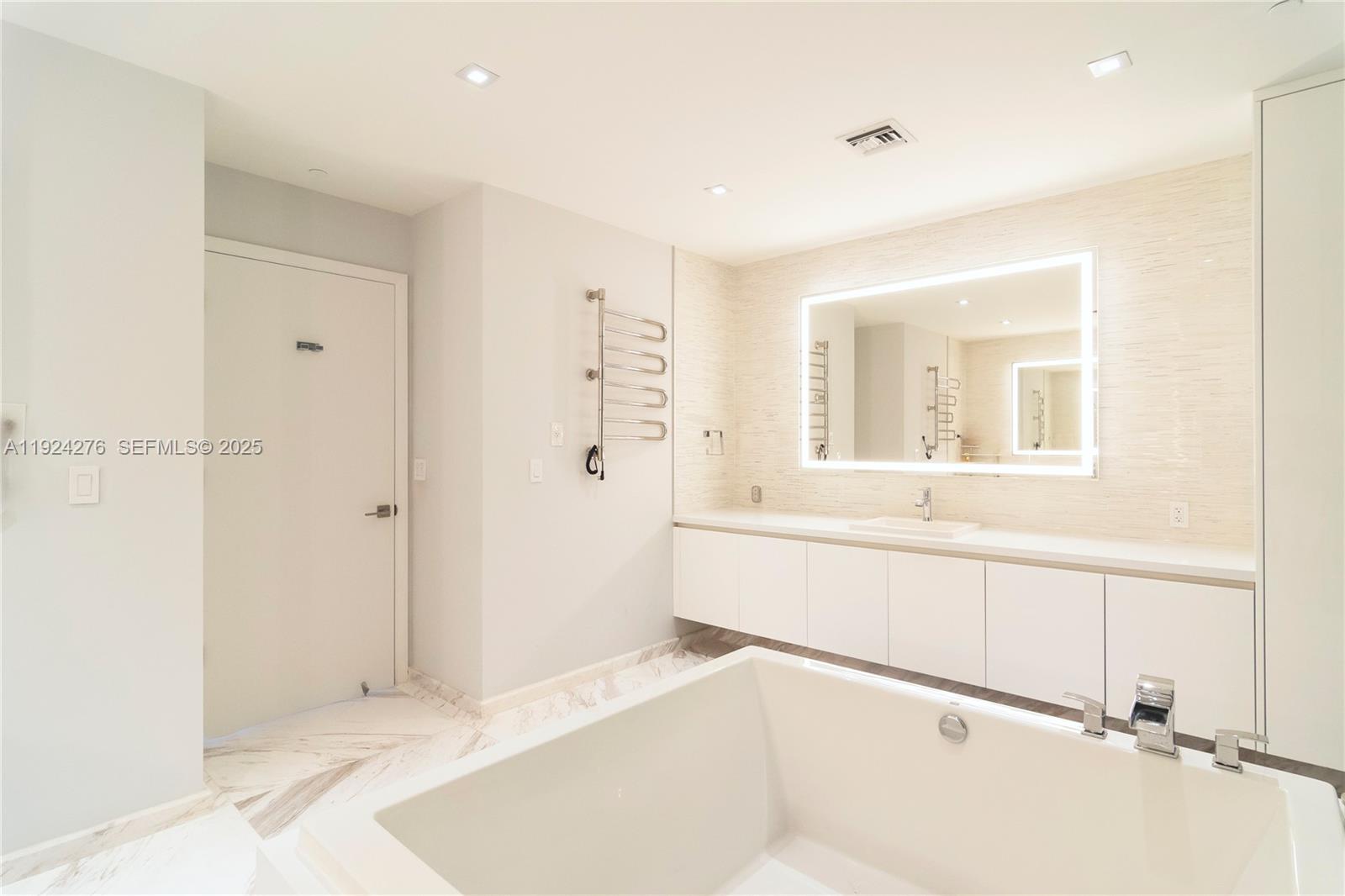 PARAMOUNT FT LAUDERDALE C - Residential Lease