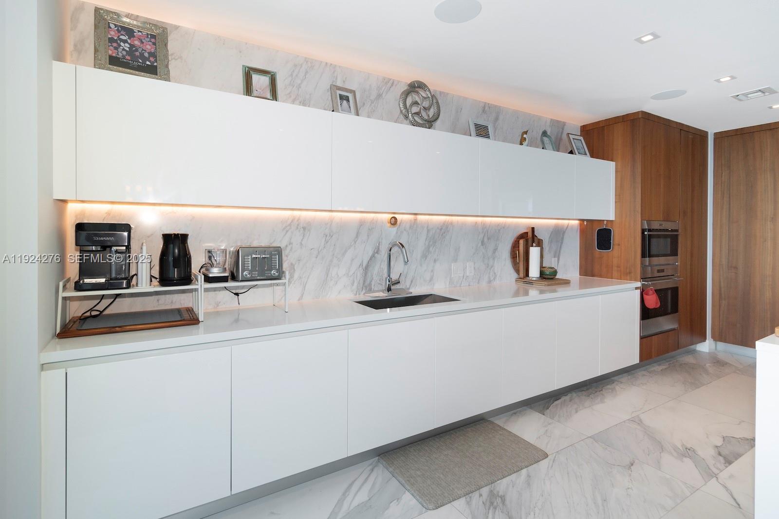 PARAMOUNT FT LAUDERDALE C - Residential Lease