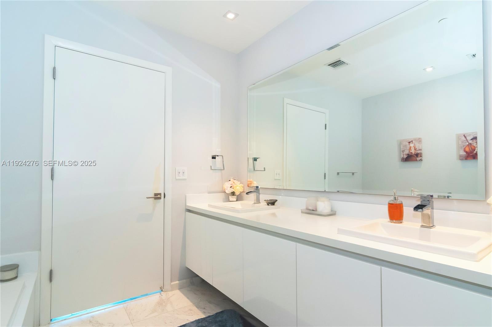 PARAMOUNT FT LAUDERDALE C - Residential Lease