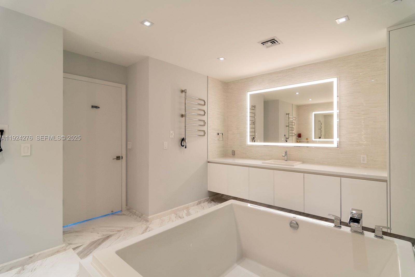 PARAMOUNT FT LAUDERDALE C - Residential Lease