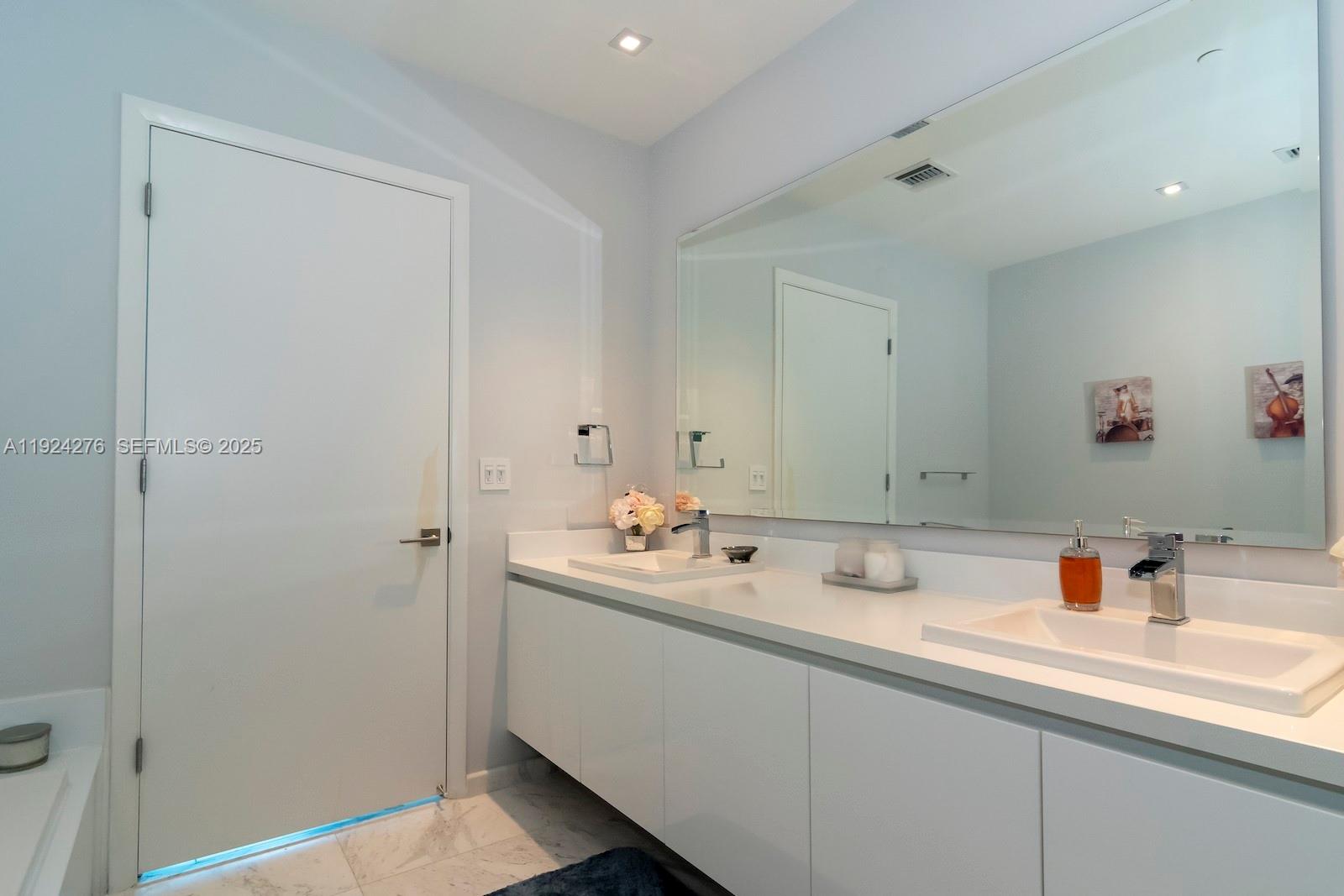 PARAMOUNT FT LAUDERDALE C - Residential Lease