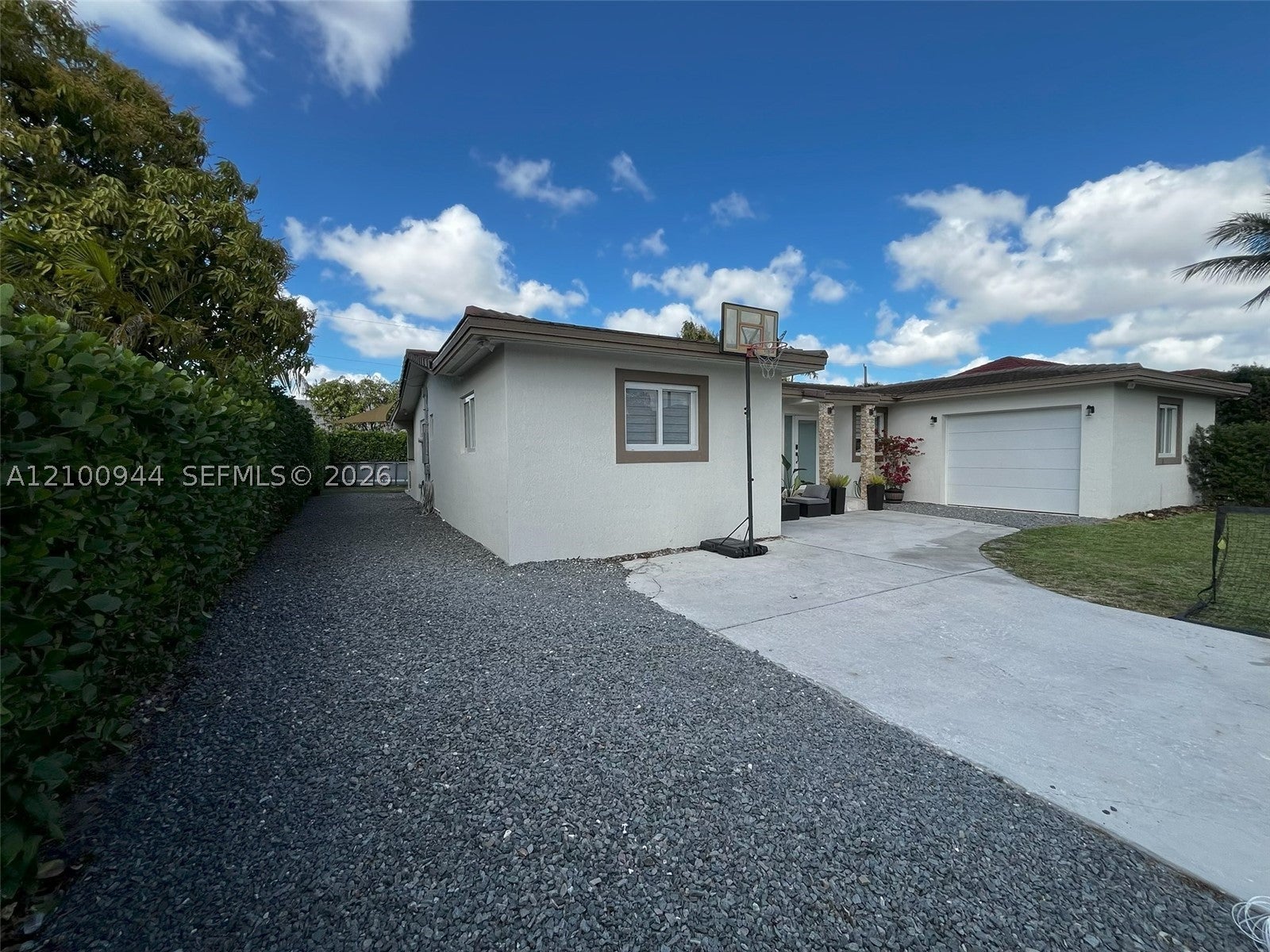 9975 NW 27th Ter
