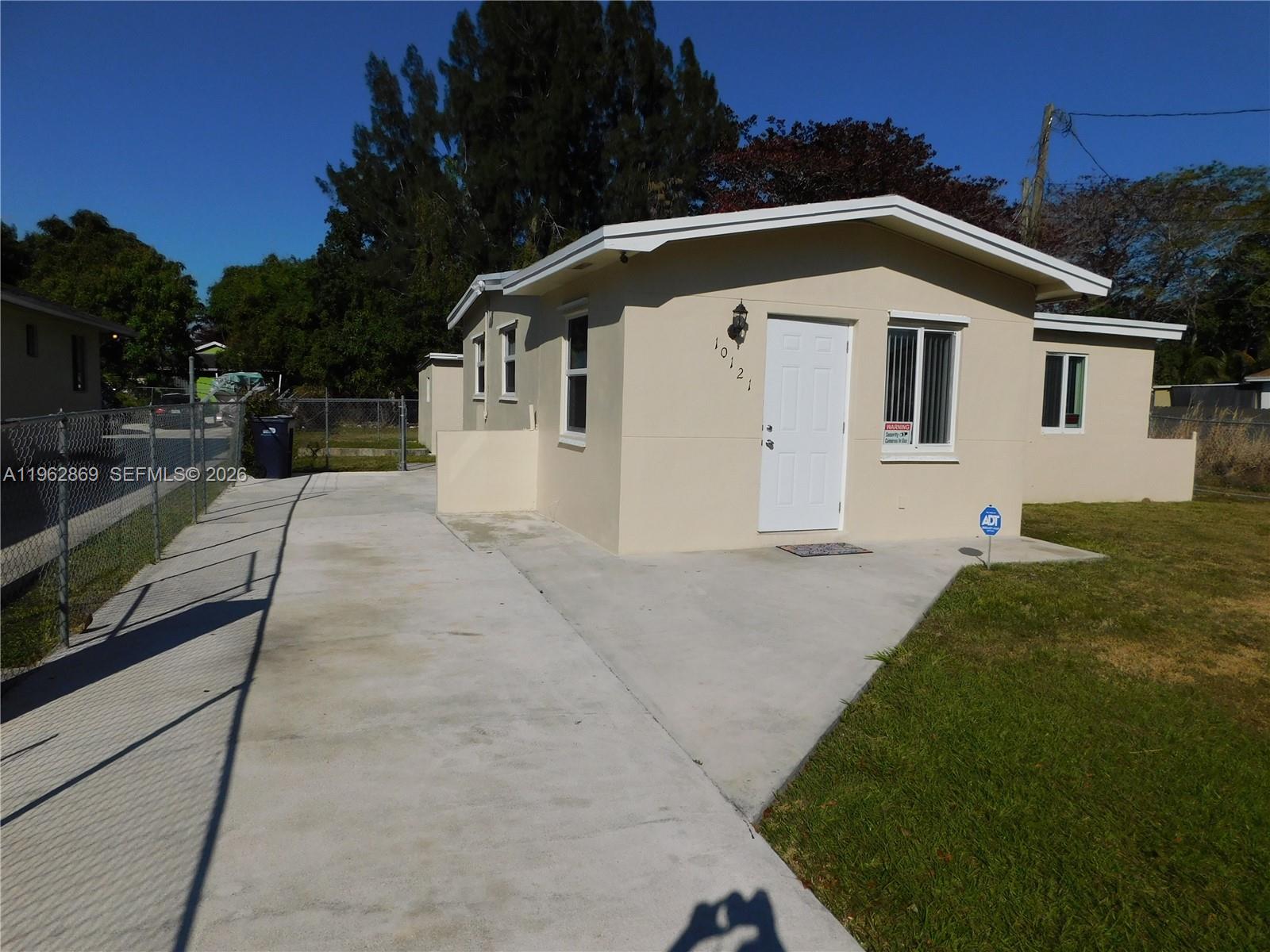 10121 W Jessamine St 10121