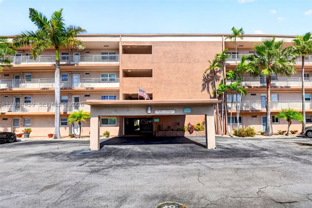 Photo of 2615 NE 1st Ct #303, Boynton Beach, FL 33435 (MLS # A12038459)