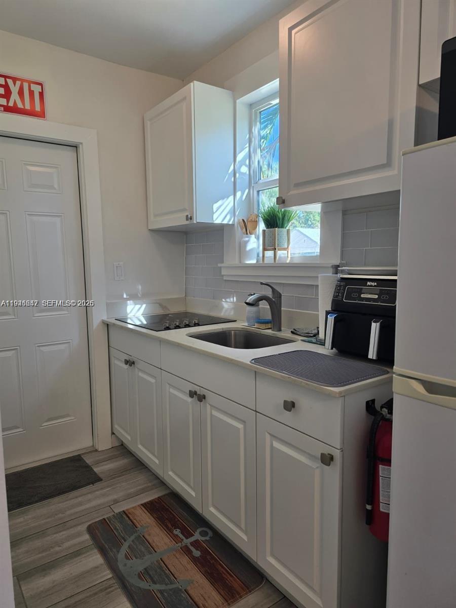 HOLLYWOOD LITTLE RANCHES - Residential