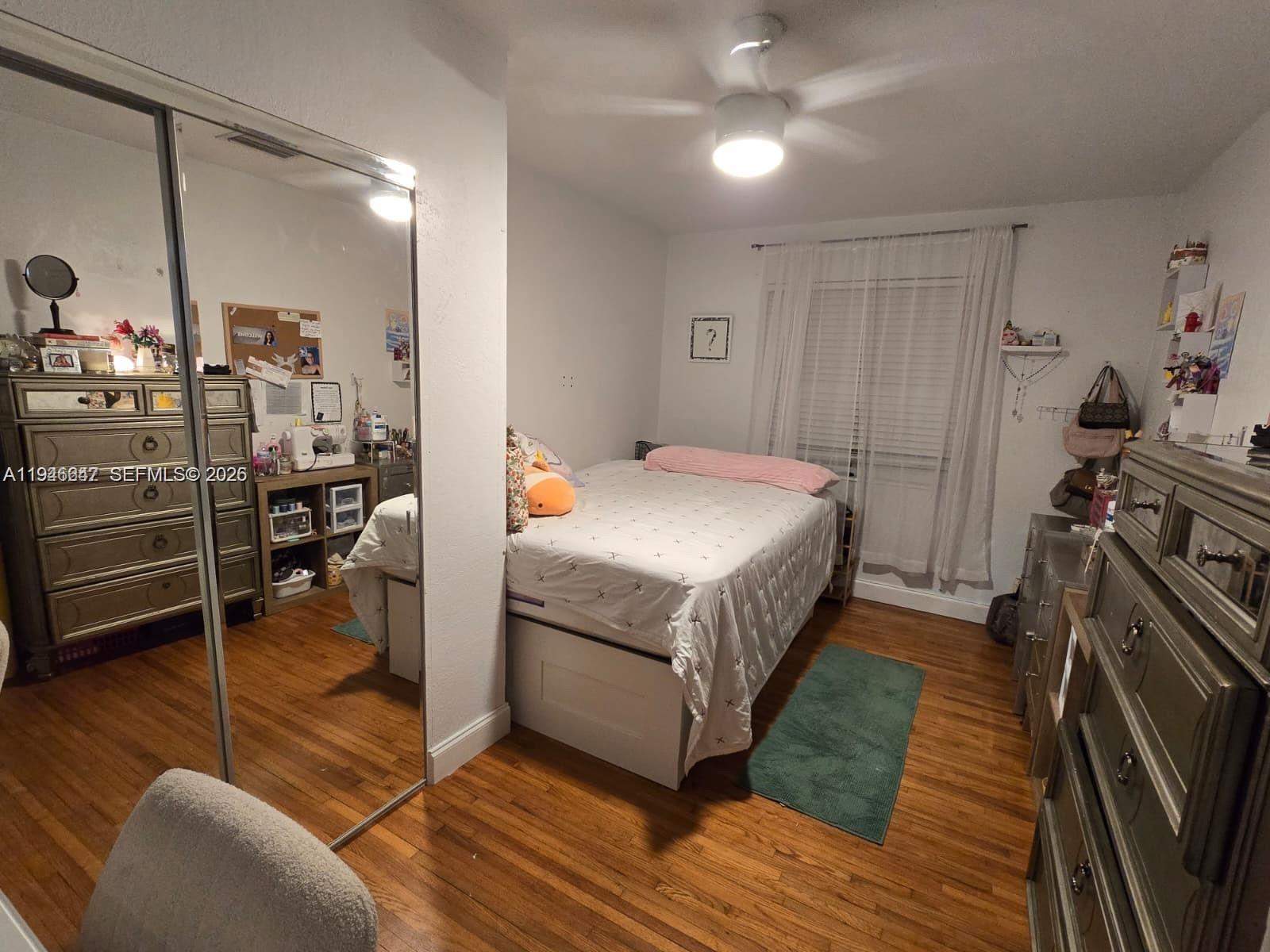 HOLLYWOOD LITTLE RANCHES - Residential