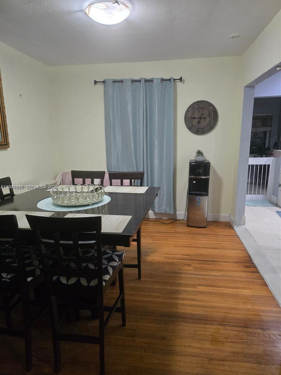 HOLLYWOOD LITTLE RANCHES - Residential