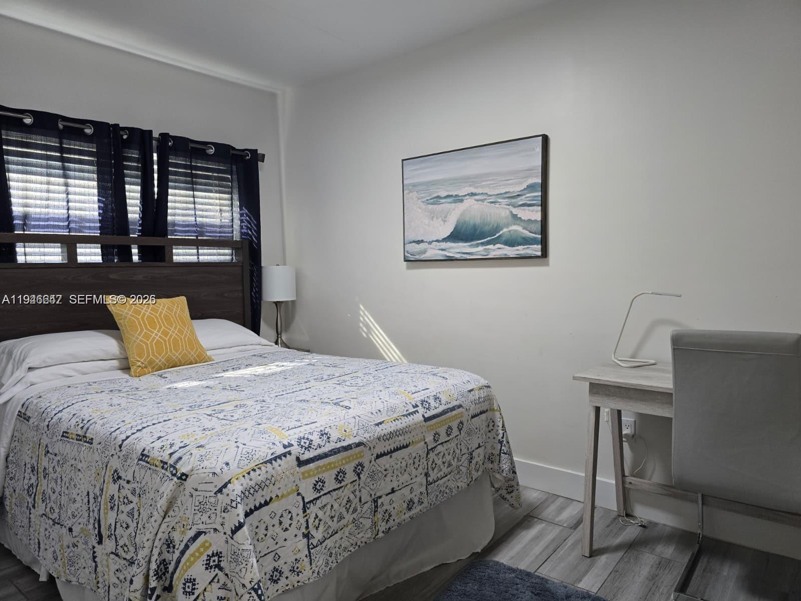 HOLLYWOOD LITTLE RANCHES - Residential