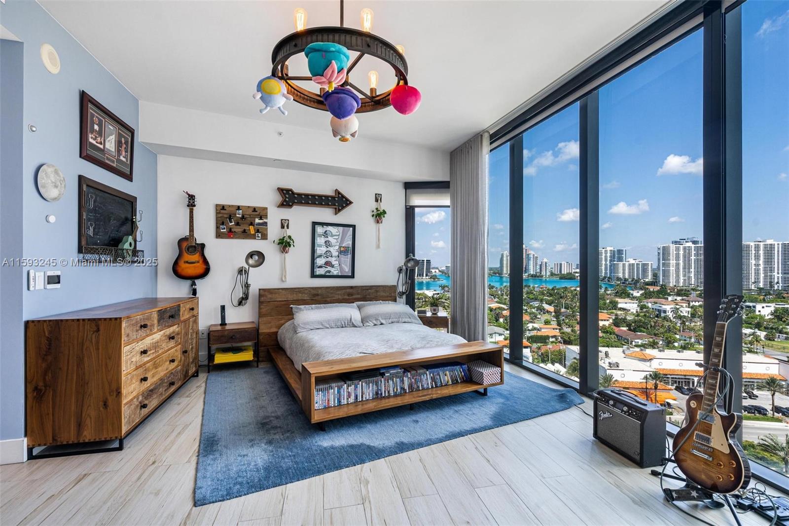 18555 COLLINS AVENUE COND - Residential