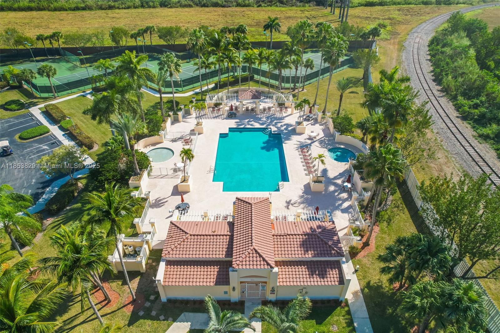 TWIN LAKE SHORES EAST - Residential