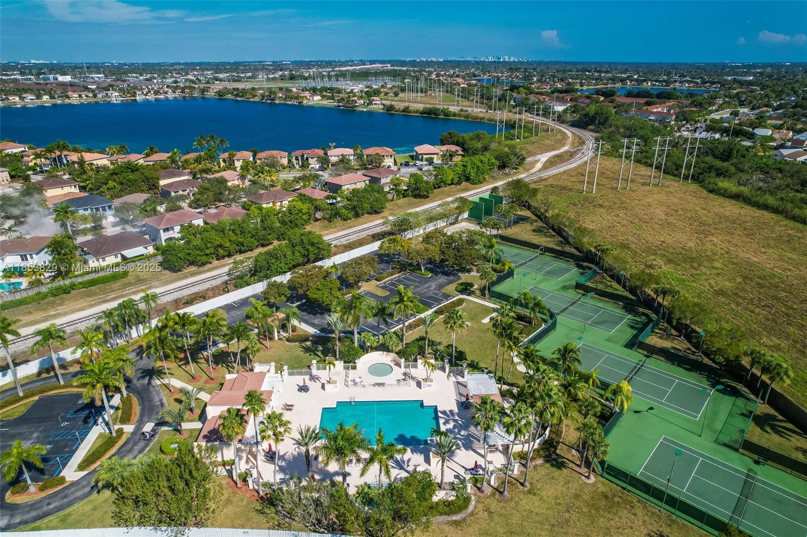 TWIN LAKE SHORES EAST - Residential