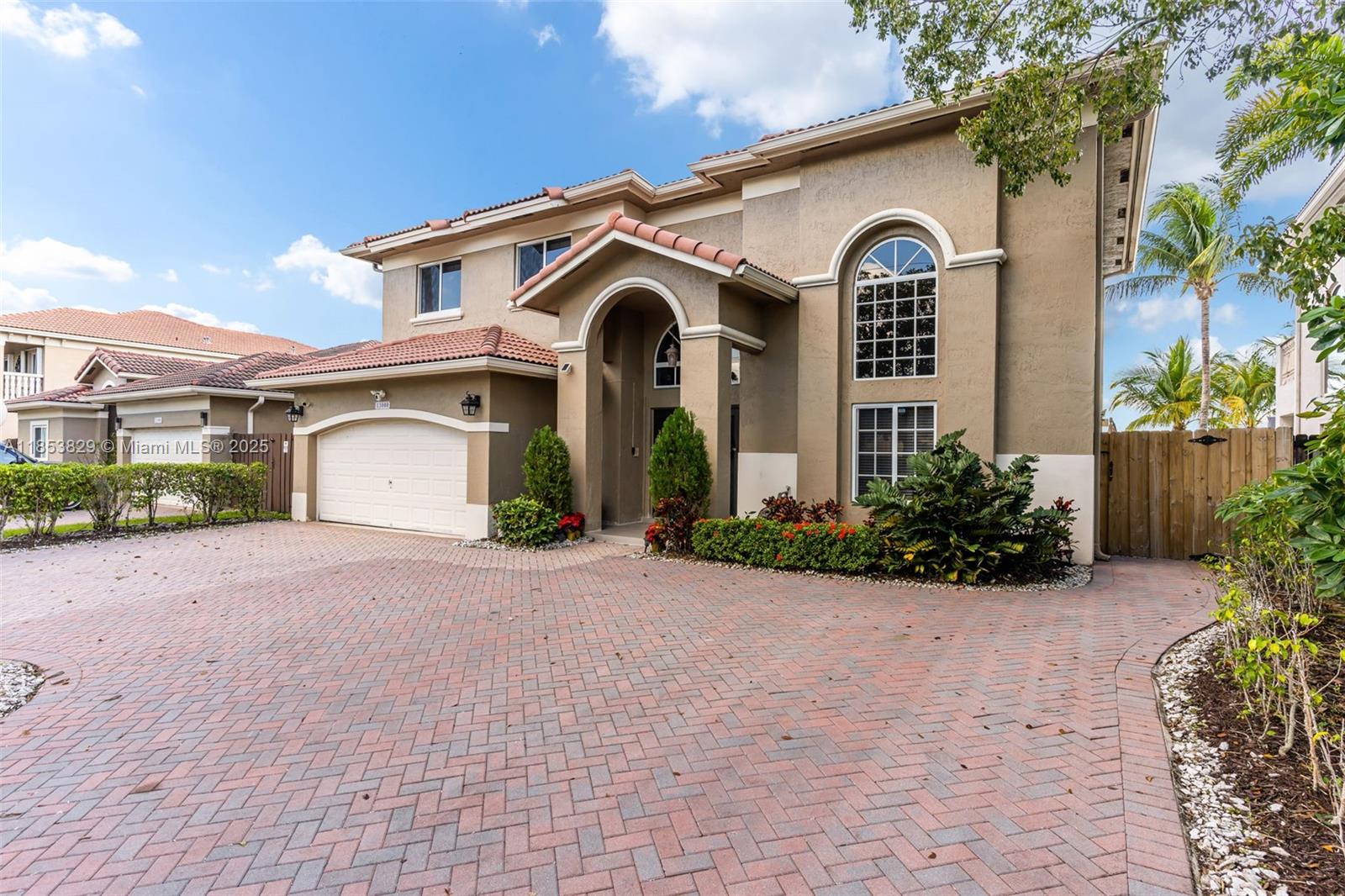 TWIN LAKE SHORES EAST - Residential