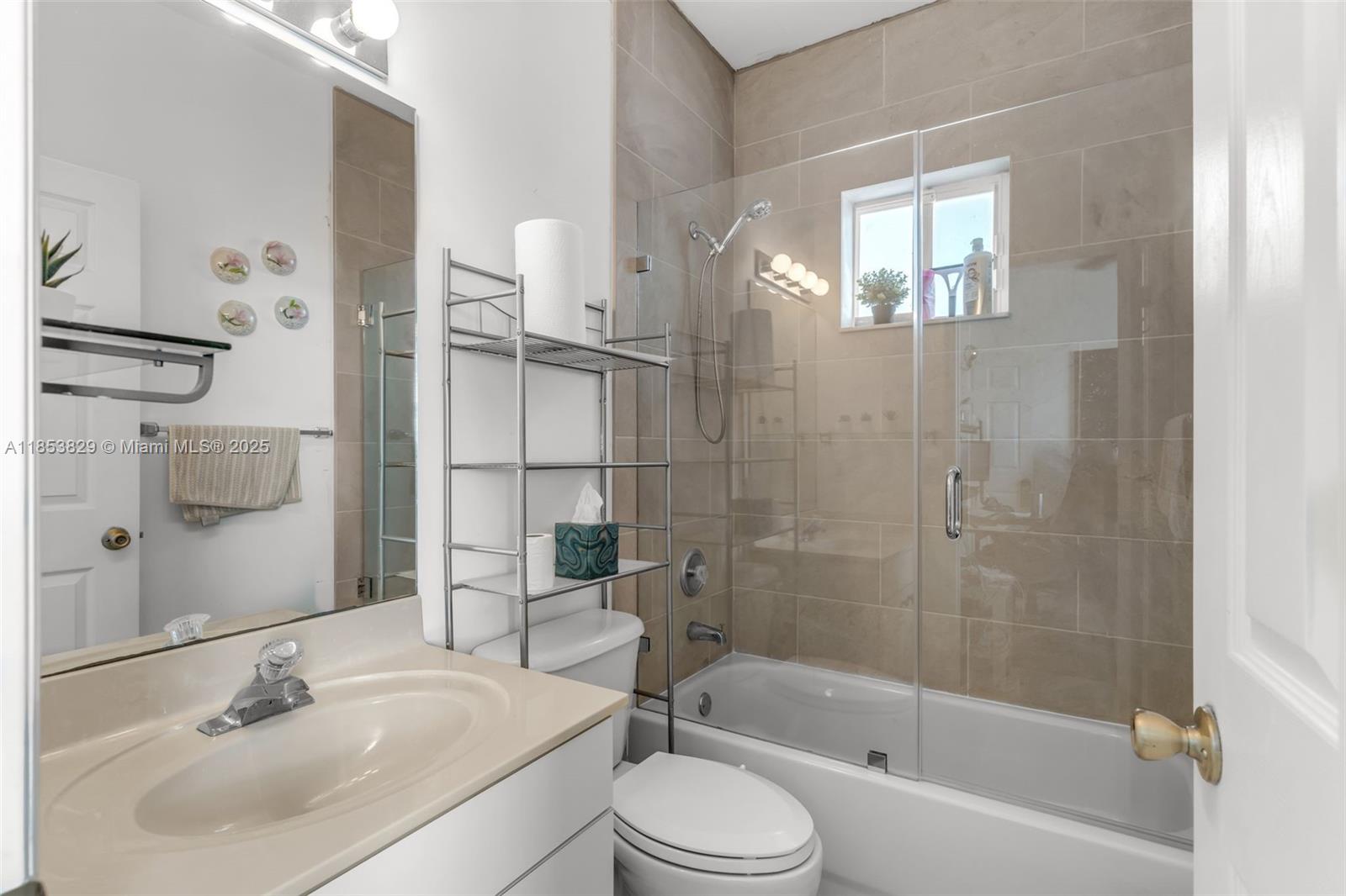 TWIN LAKE SHORES EAST - Residential