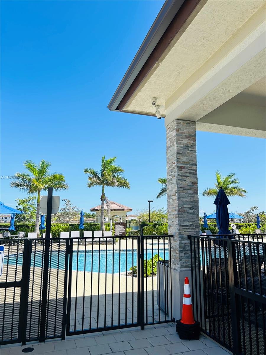 ENCLAVE SOUTH PHASE 2 - Residential Lease