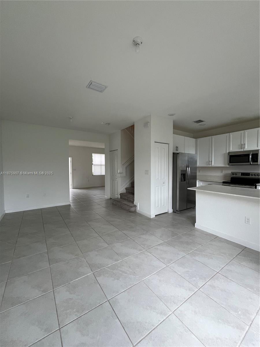 ENCLAVE SOUTH PHASE 2 - Residential Lease