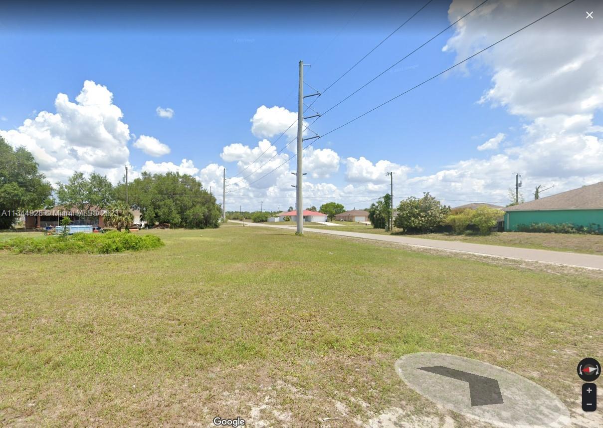 Great Opportunity to Build your Dream Home in Cape Coral, Florida, the Fastest growing City in SW Florida. Close to restaurants, schools, groceries, and the Gulf Coast Beaches. Cape Coral one of the safest and growing Cities in Florida, Offering Fishing, Golf, Nature Trails, Enjoy the Florida Lifestyle. Precioso lote en Cape Coral para construir su casa de sueños! Oportunidad única! Cerca de actividades de bote y parques, y lo suficientemente lejos del corre-corre de la ciudad. También tienen el campo de golf, y campo de pelota cerca. Lista de Constructores disponible.
