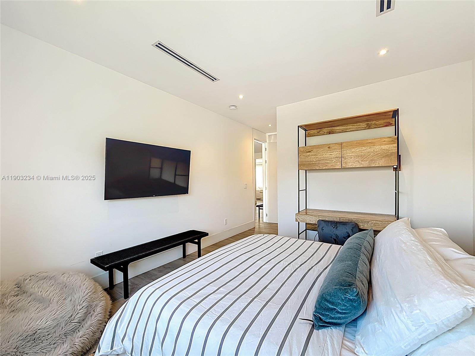 TROPICAL ISLE HOMES SUB - Residential Lease