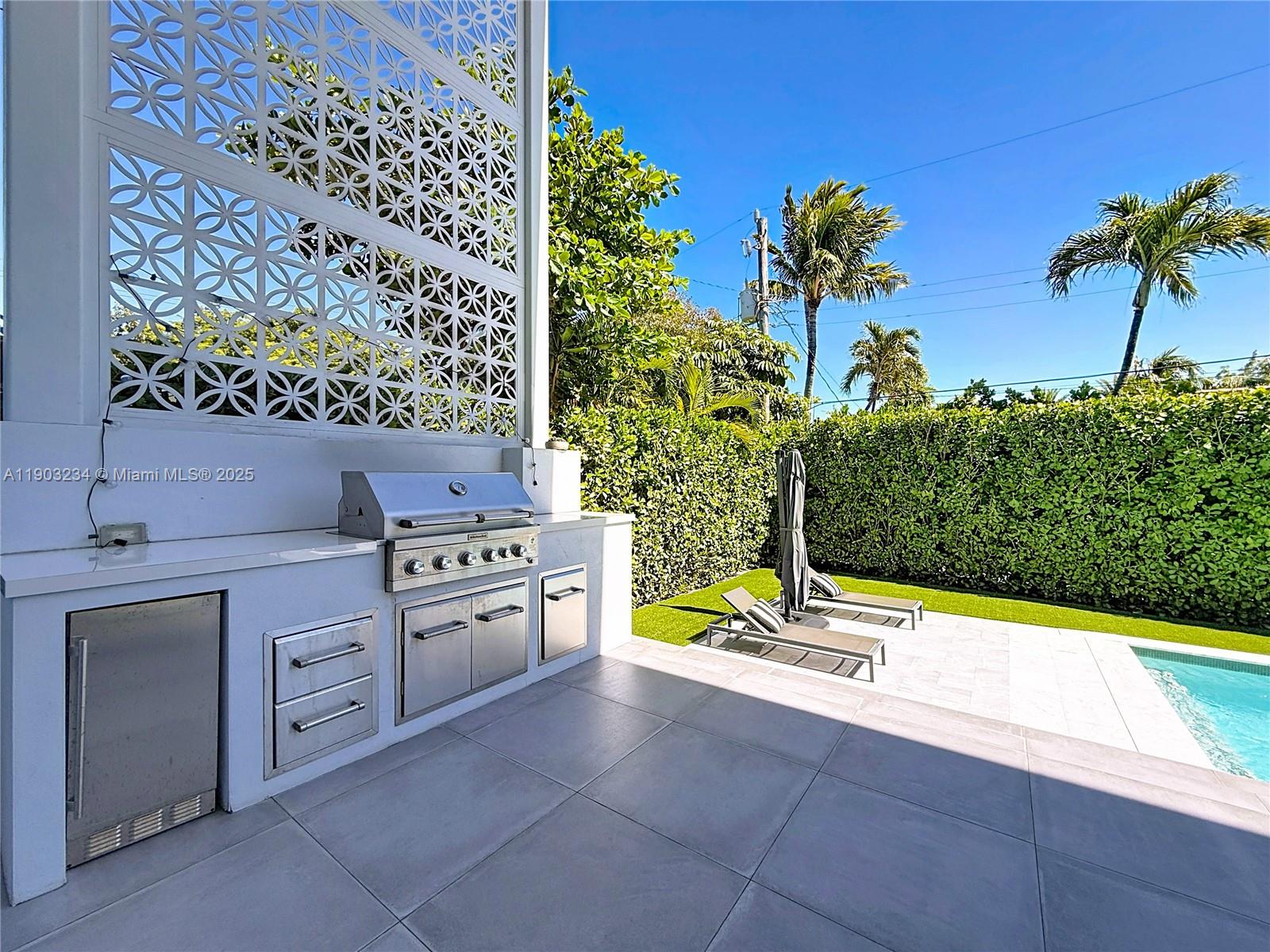 TROPICAL ISLE HOMES SUB - Residential Lease