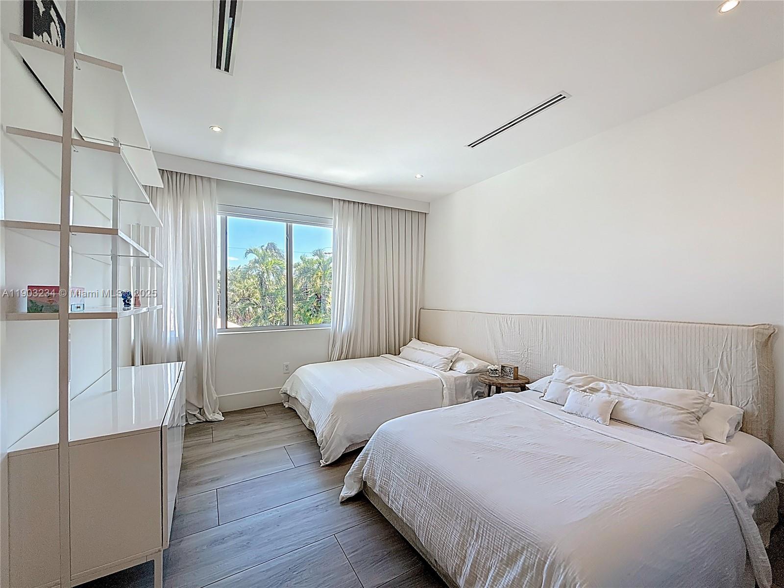 TROPICAL ISLE HOMES SUB - Residential Lease