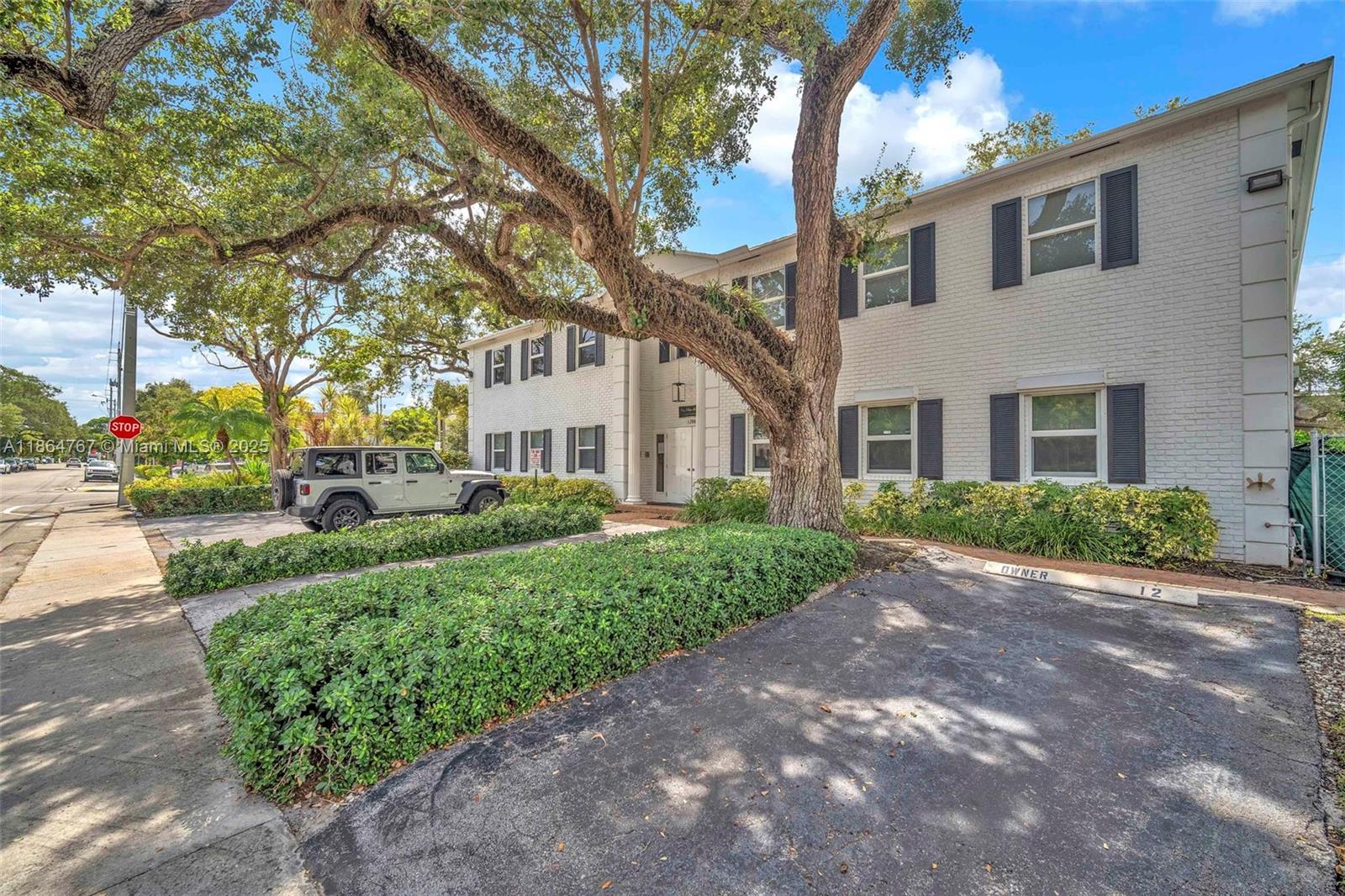 This beautiful unit is backed up to Las Olas Boulevard, live 5 steps away from a world renown hot spot in South Florida with restaurants, shoppes and nightlife. This large unit boasts 2 huge bedrooms (both with walk-in closets and one large walk in closet in hallway) and 2 bathrooms. Brand new full size Washer and Dryer in unit, completely updated bathrooms, flooring and tons of closet space. Beautiful building, very well maintained, with pool. A rated schools zone.