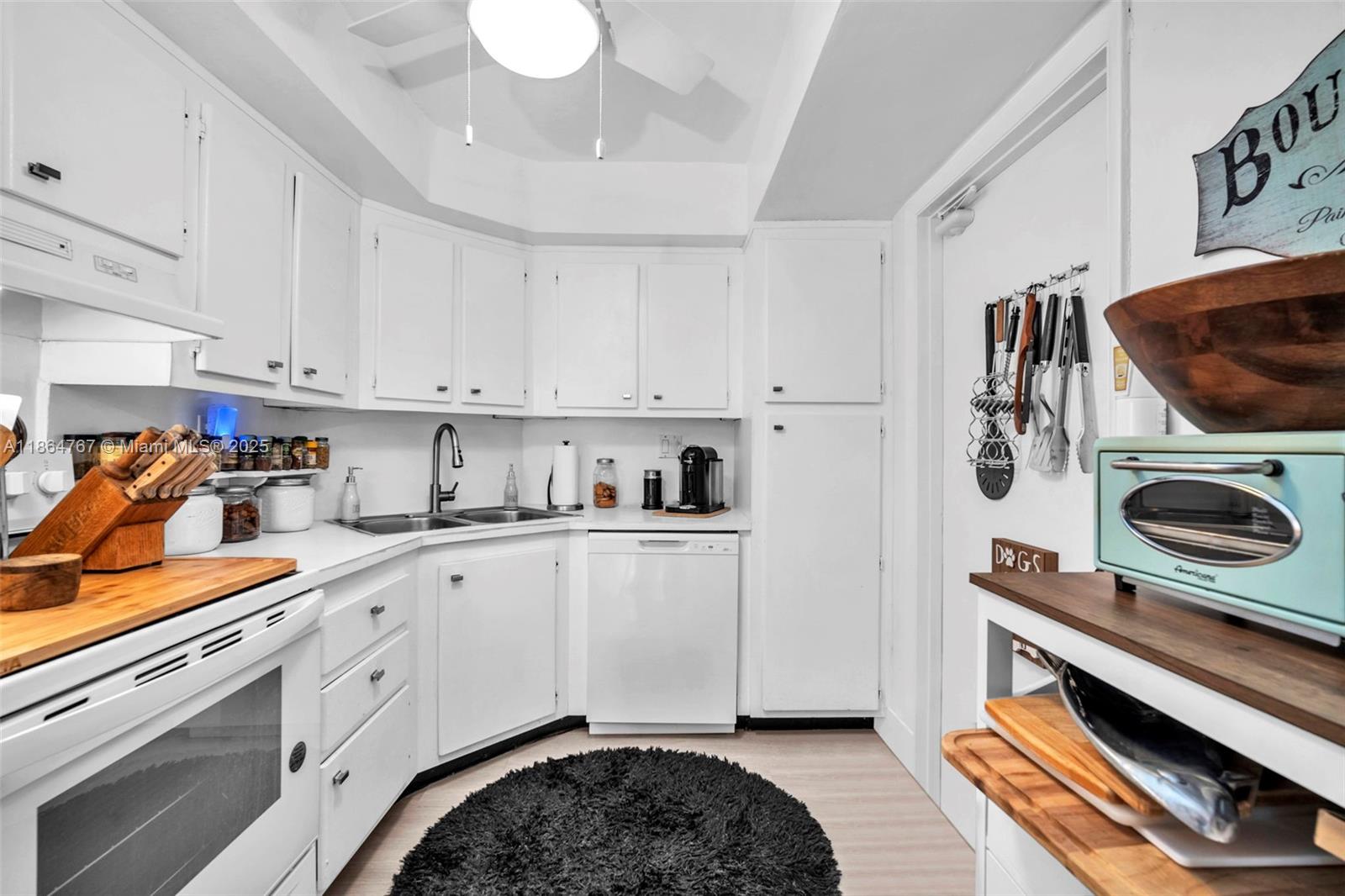 LAS OLAS MANOR 1 CONDO - Residential