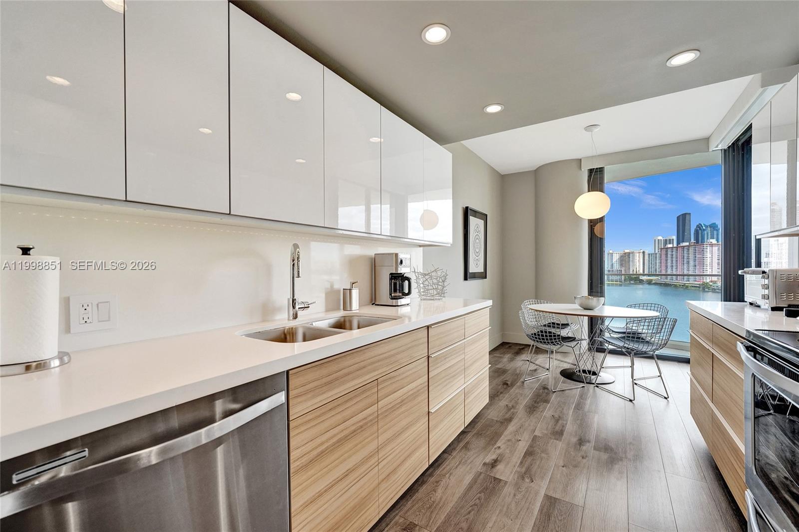 2800 ISL BLVD WILLIAMS IS - Residential