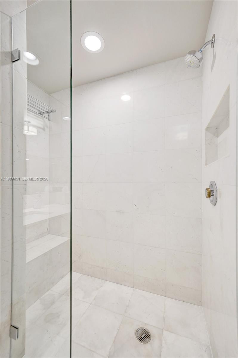 2800 ISL BLVD WILLIAMS IS - Residential