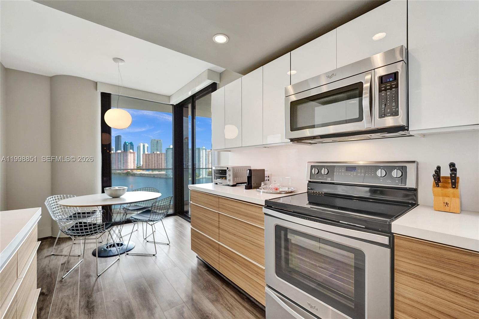 2800 ISL BLVD WILLIAMS IS - Residential