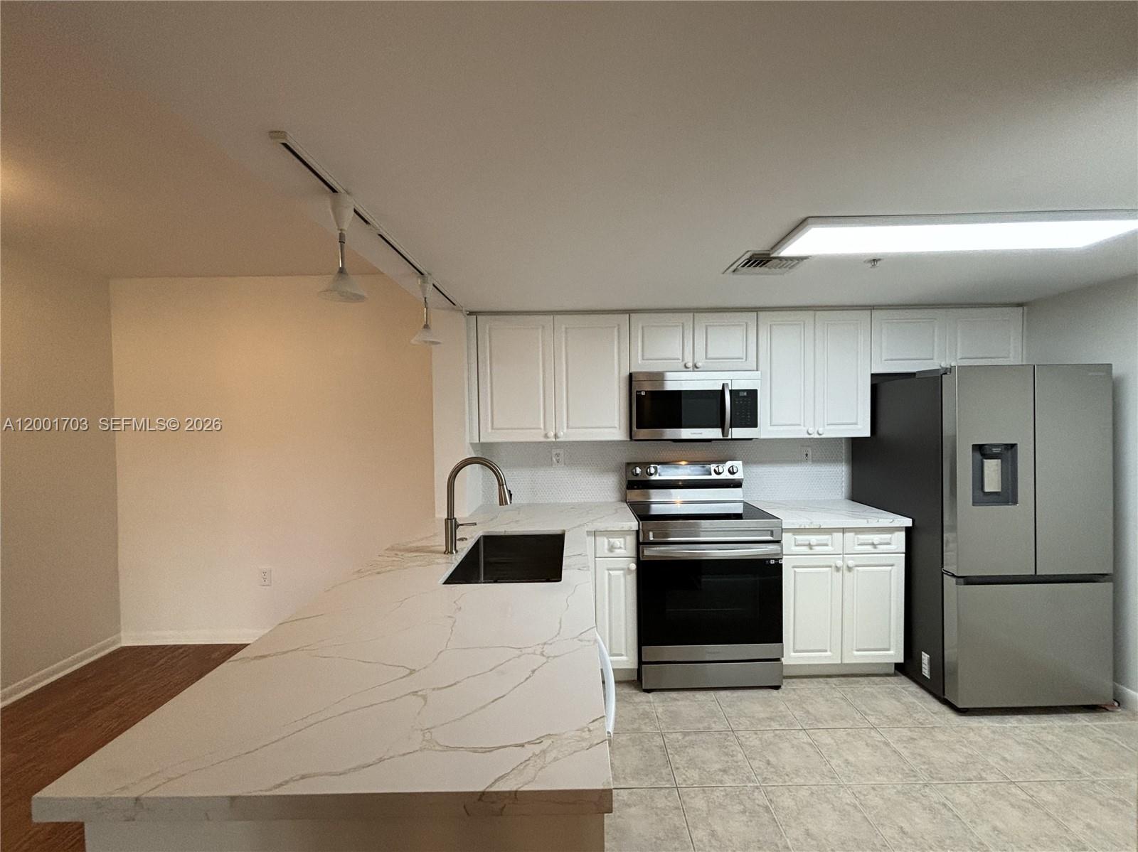 LAS OLAS BY THE RIVER CON - Residential Lease