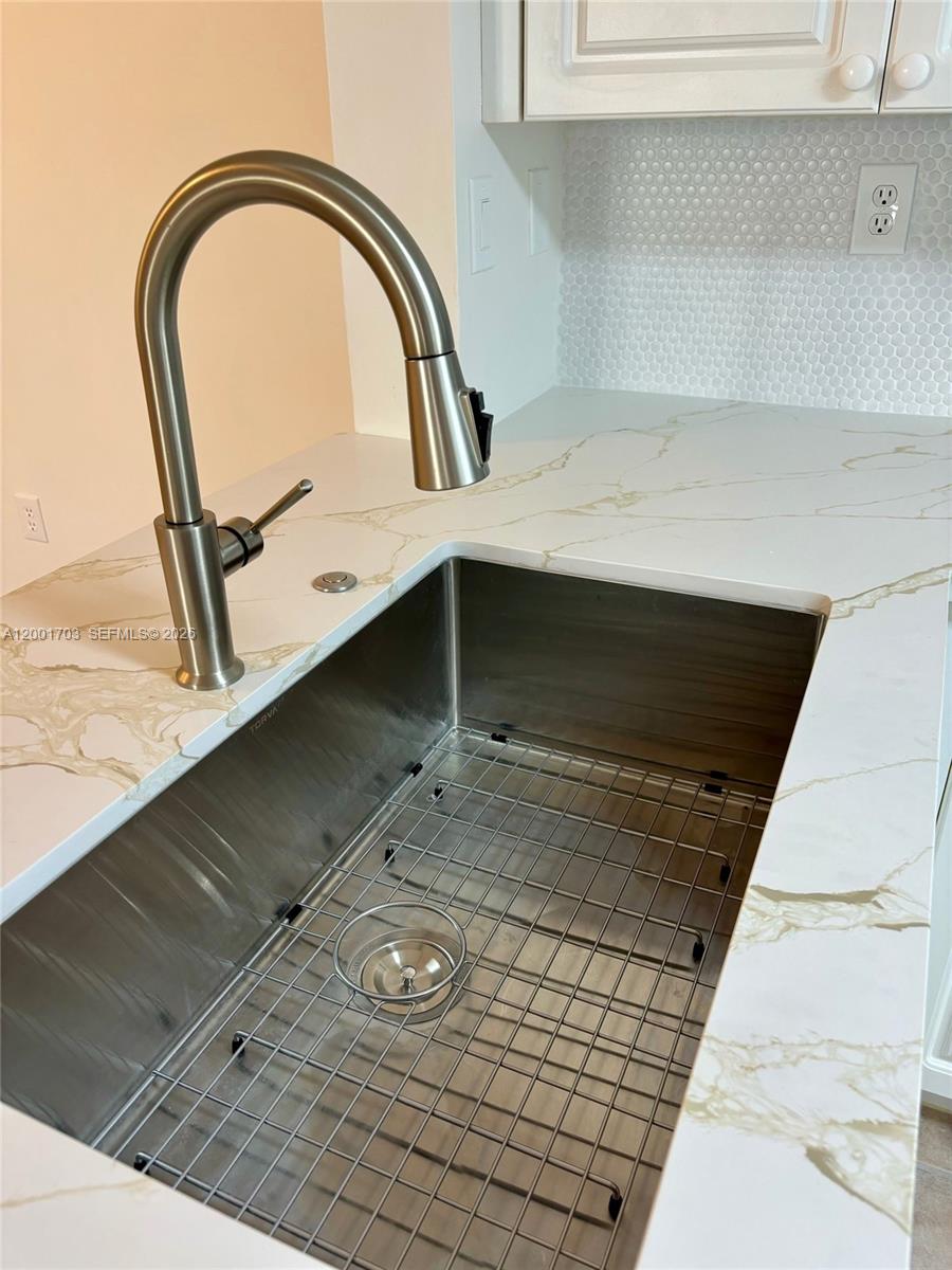 LAS OLAS BY THE RIVER CON - Residential Lease