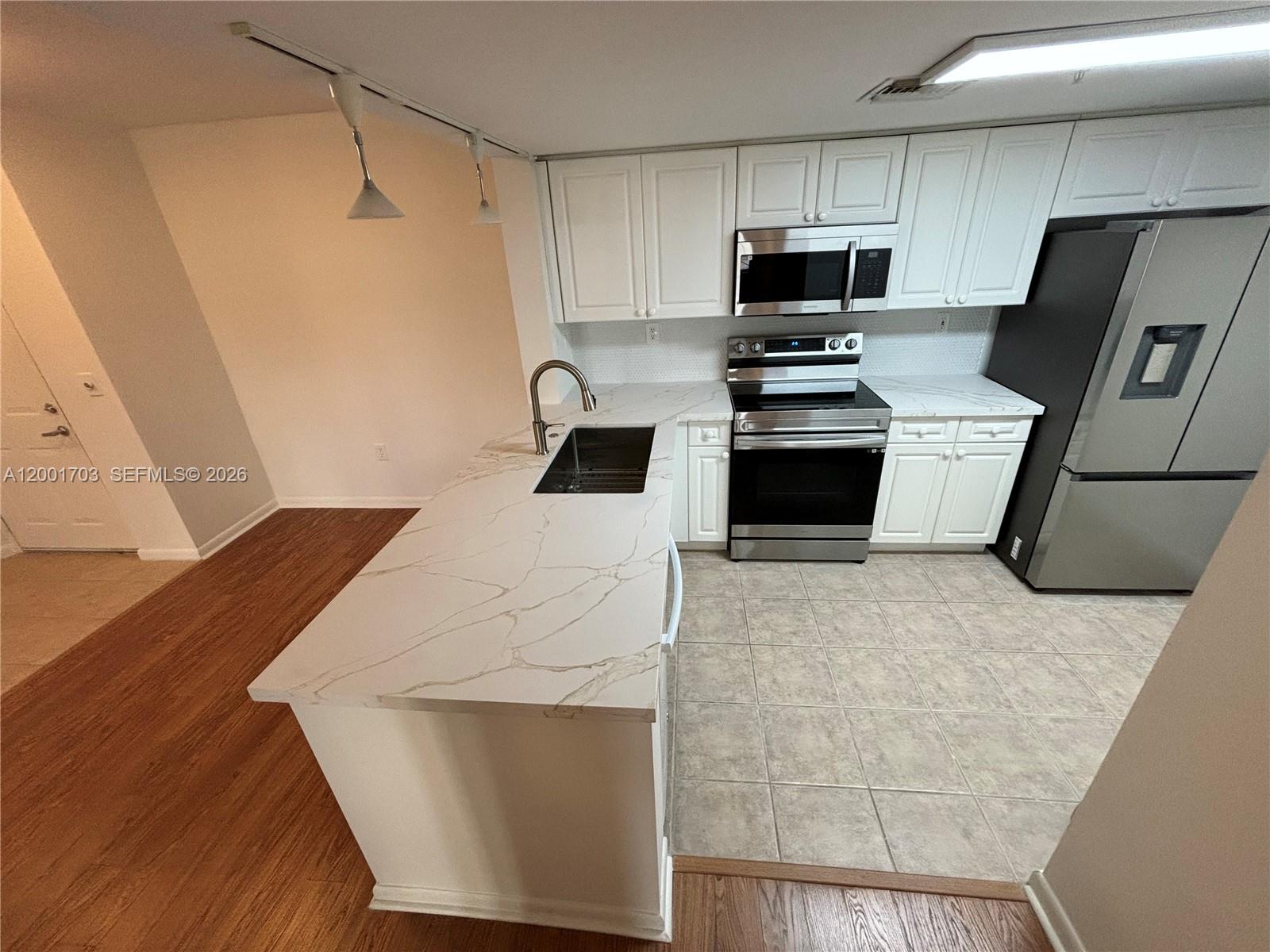 LAS OLAS BY THE RIVER CON - Residential Lease