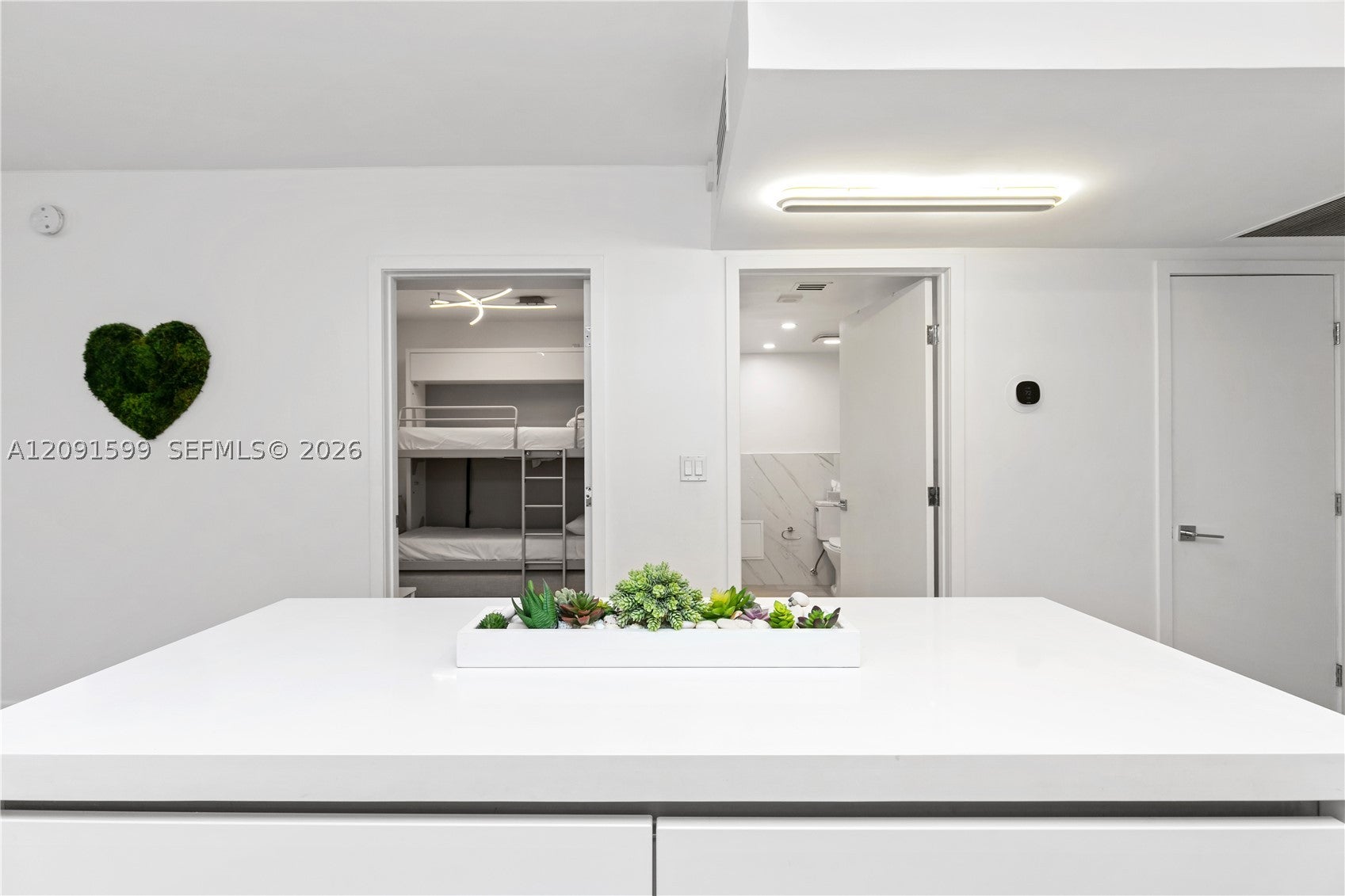 2301 Collins Ave 318