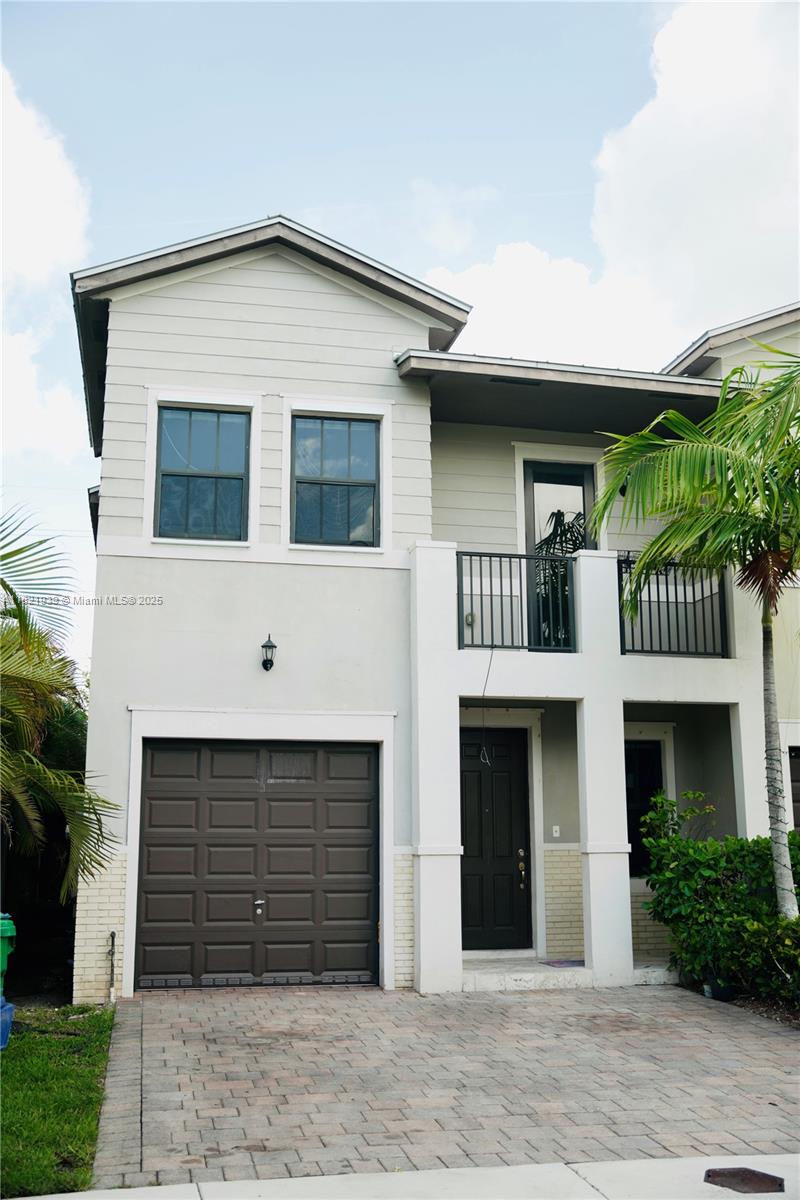 Rental Property at 10461 Nw 61st Ln, Doral, Miami-Dade County, Florida - Bedrooms: 4 
Bathrooms: 3  - $4,300 MO.