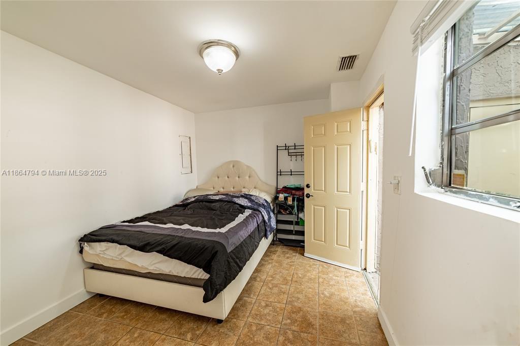 TOWNHOUSES OF EMERALD HIL - Residential