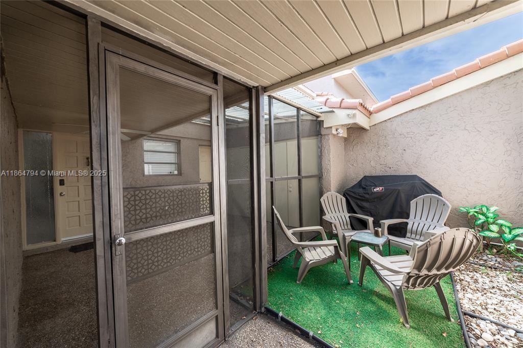 TOWNHOUSES OF EMERALD HIL - Residential