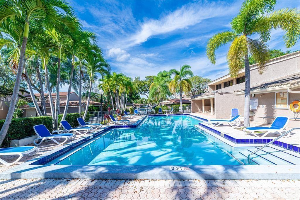 TOWNHOUSES OF EMERALD HIL - Residential