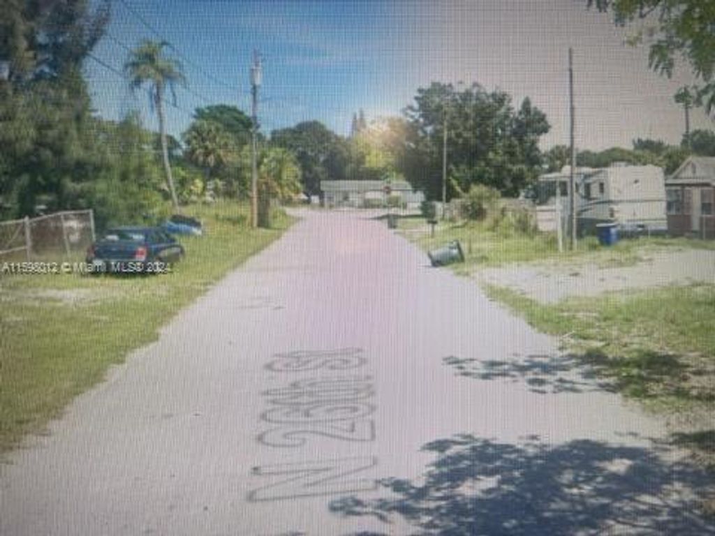 Photo of 517 N 26th St, Fort Pierce, FL 34947 (MLS # A11598012)
