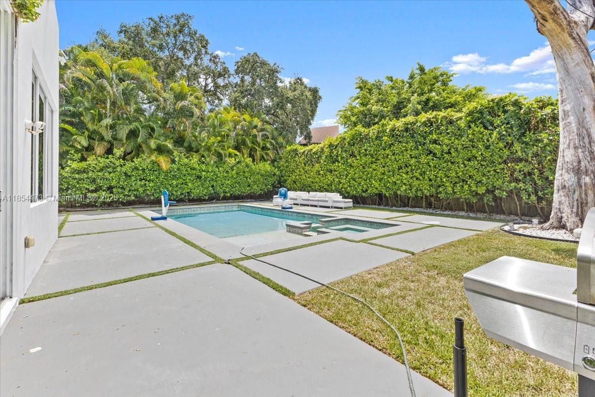 OAK HAMMOCK ESTATES - Residential