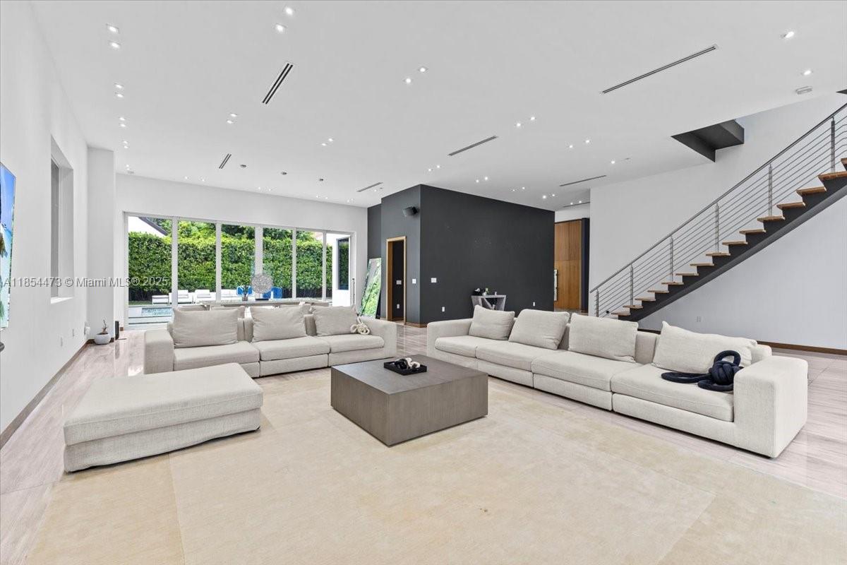 OAK HAMMOCK ESTATES - Residential