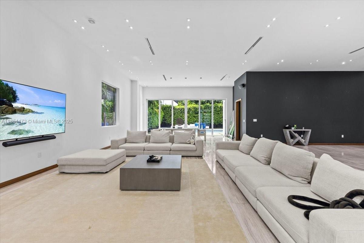 OAK HAMMOCK ESTATES - Residential