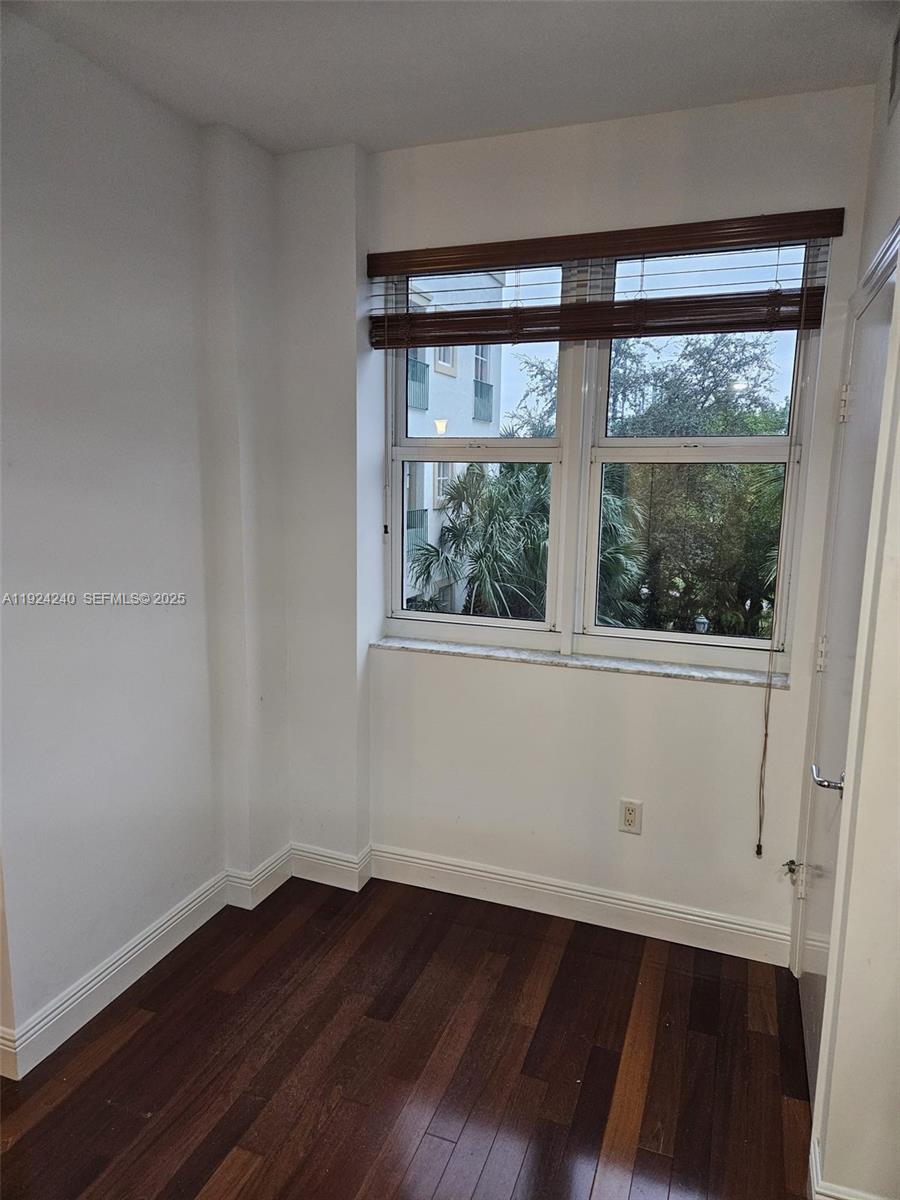 TURNBERRY VLG NO TOWER CO - Residential Lease