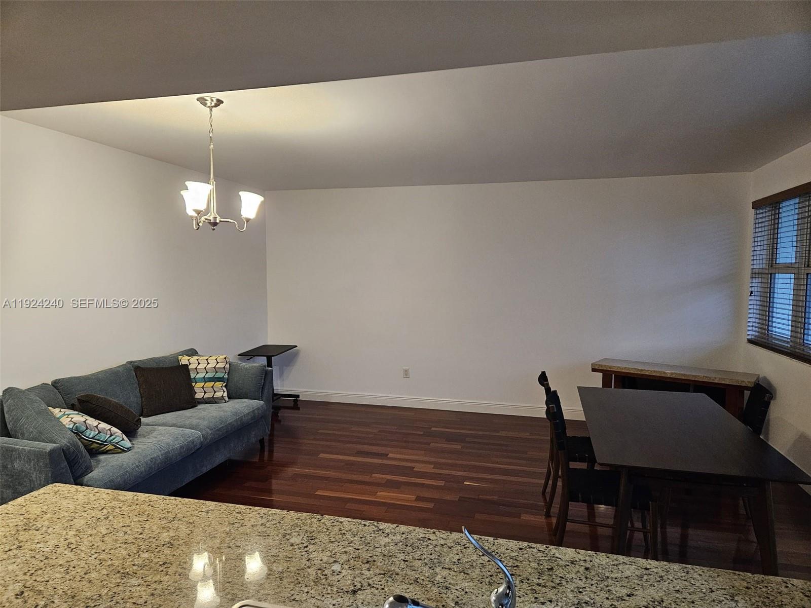 TURNBERRY VLG NO TOWER CO - Residential Lease