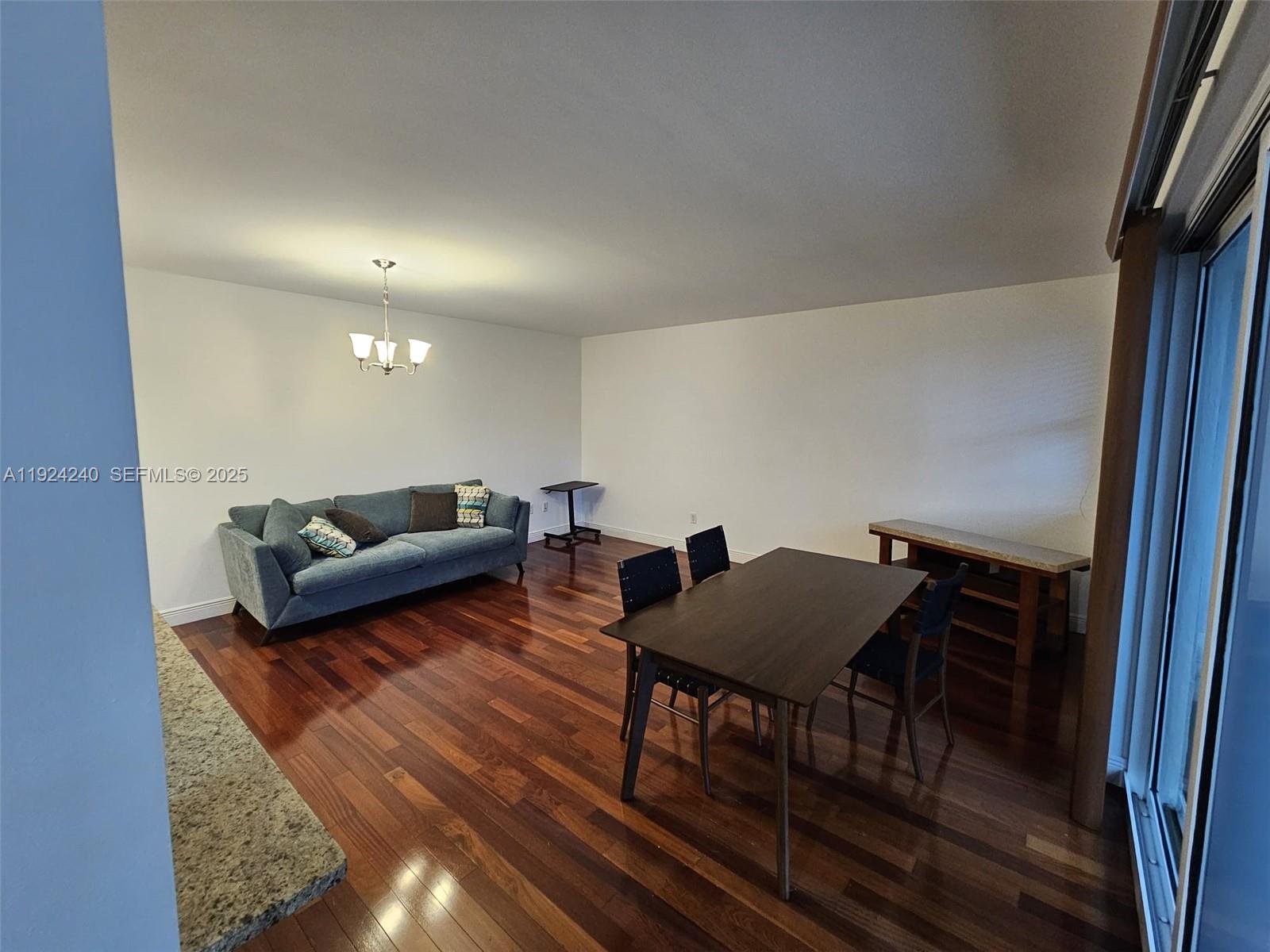 TURNBERRY VLG NO TOWER CO - Residential Lease