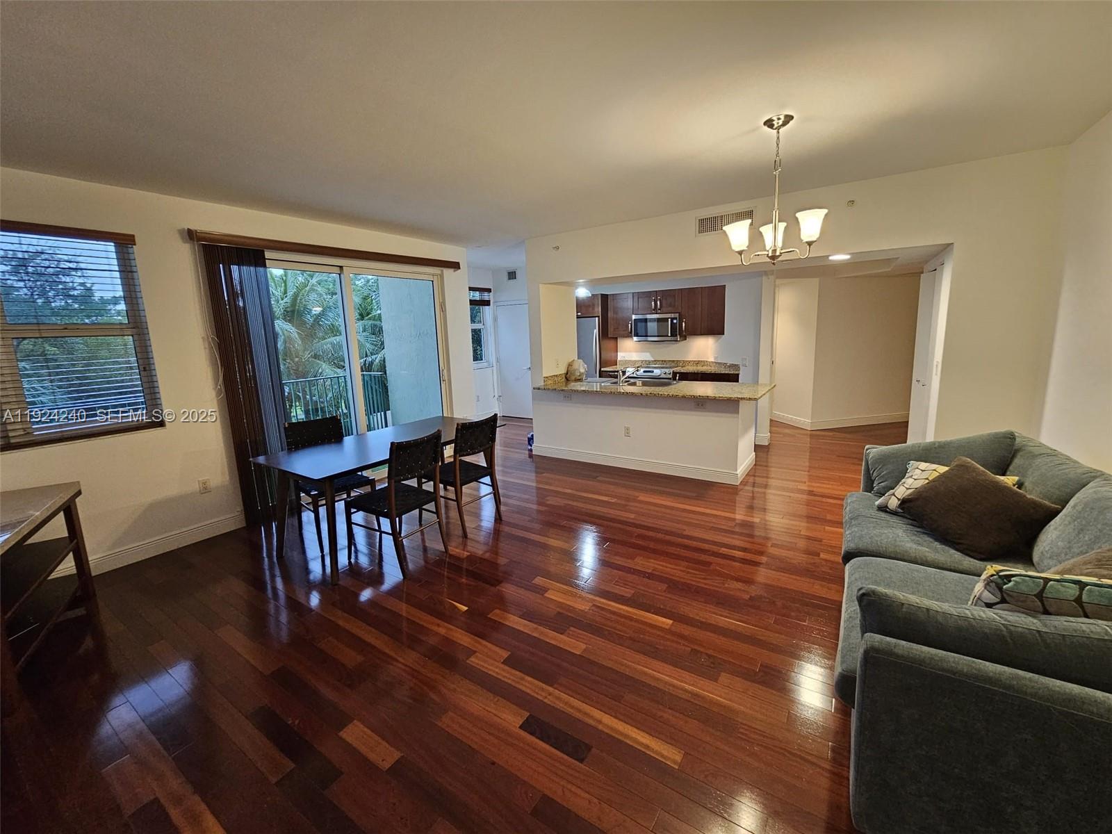 TURNBERRY VLG NO TOWER CO - Residential Lease