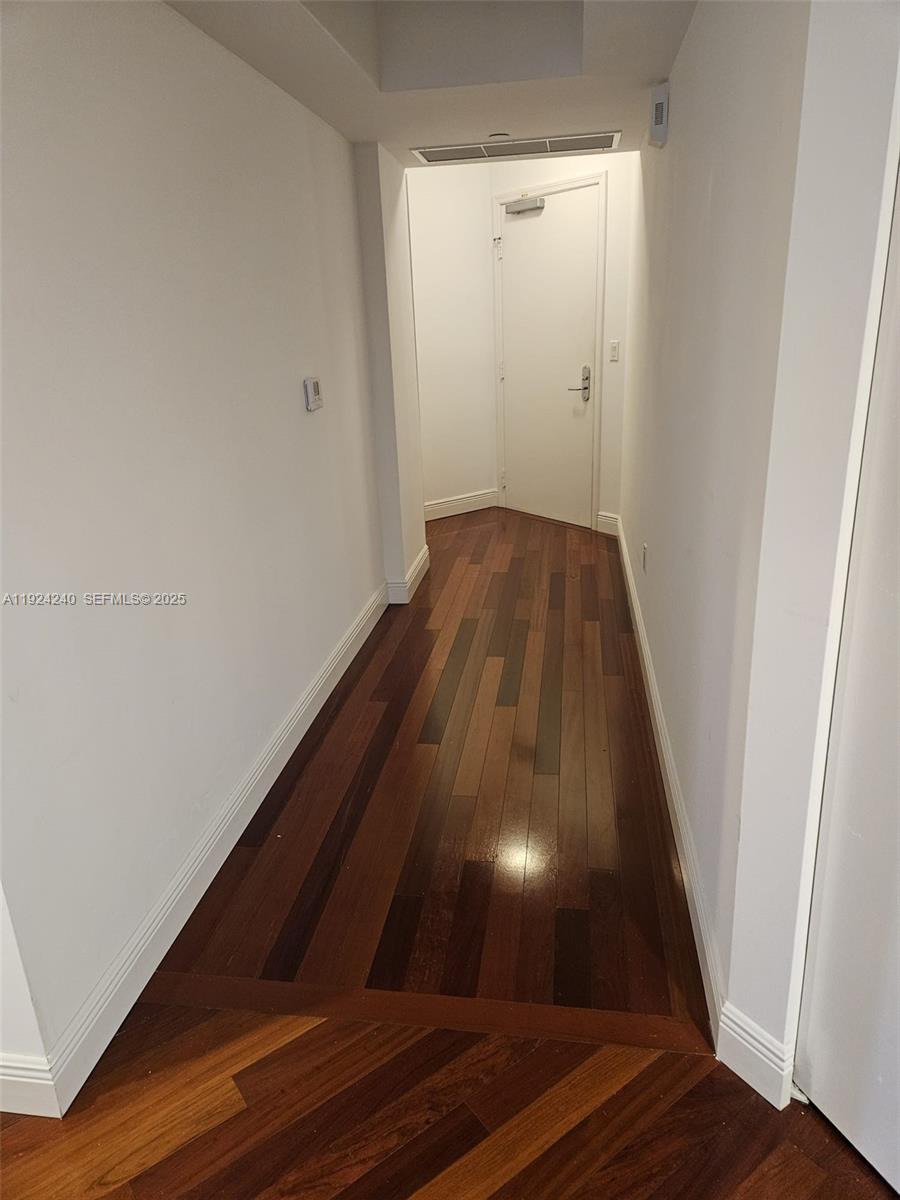 TURNBERRY VLG NO TOWER CO - Residential Lease