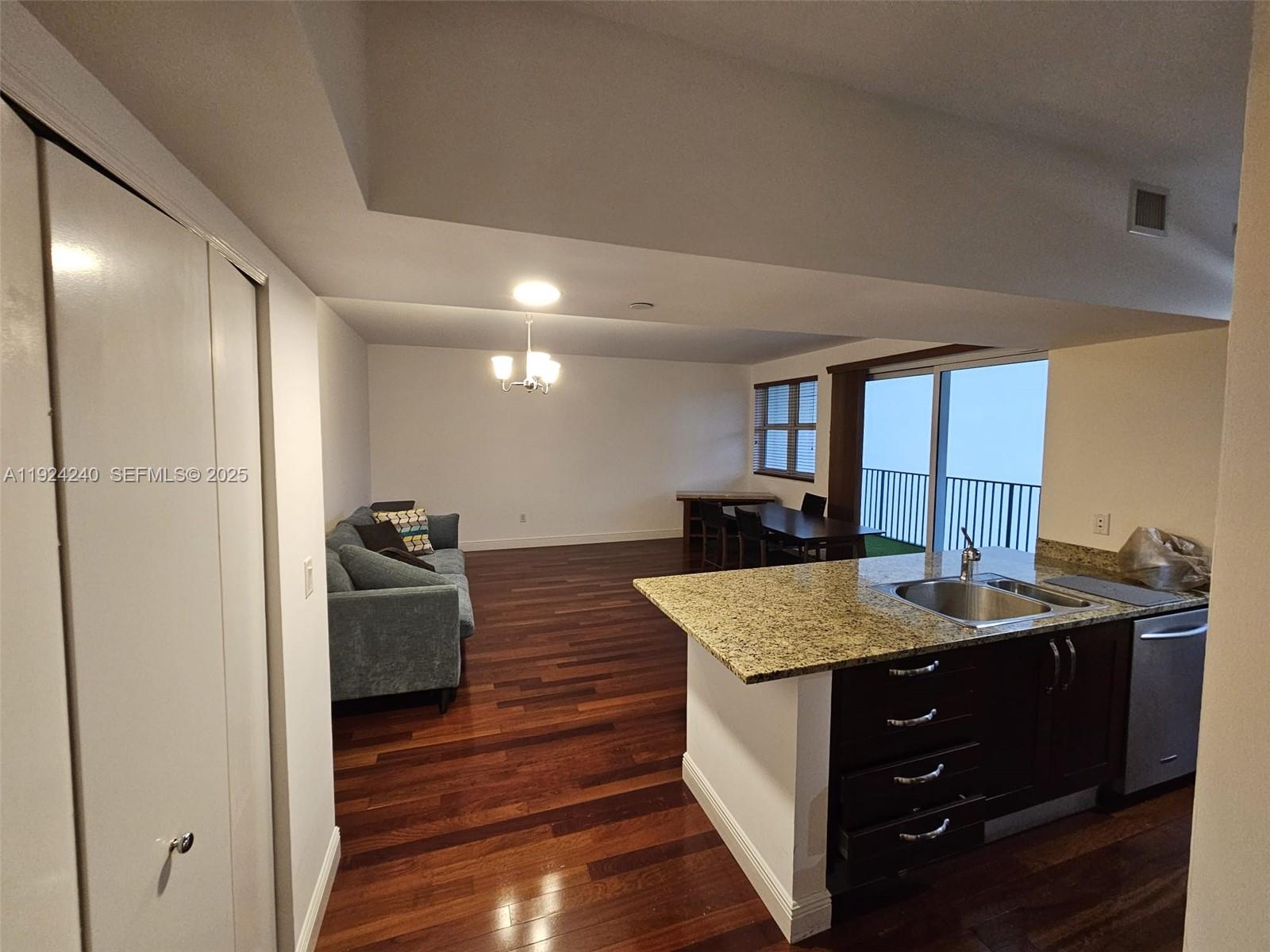 TURNBERRY VLG NO TOWER CO - Residential Lease