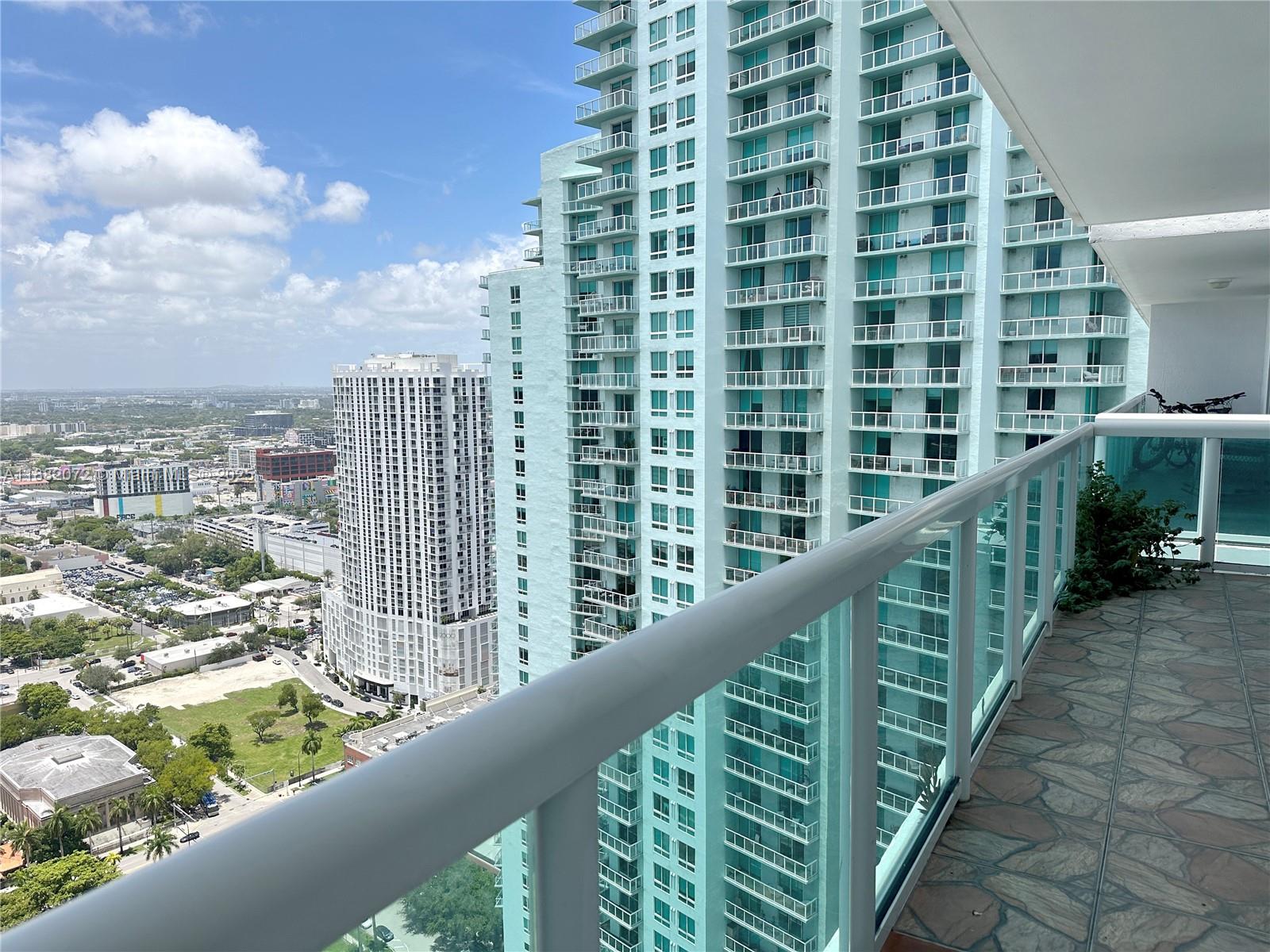 1800 CLUB CONDO - Residential